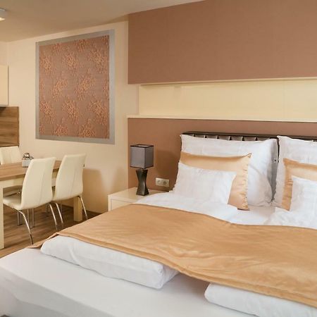 Foter Rezidencia 2 Aparthotel Дьор Екстериор снимка