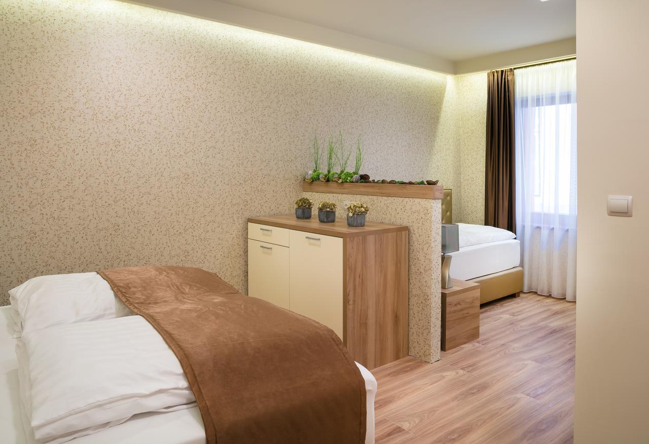 Foter Rezidencia 2 Aparthotel Дьор Екстериор снимка
