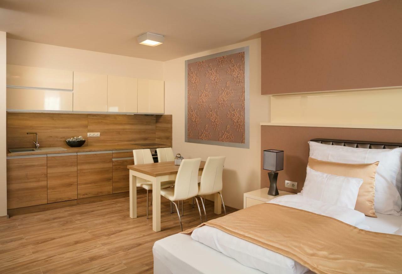Foter Rezidencia 2 Aparthotel Дьор Екстериор снимка