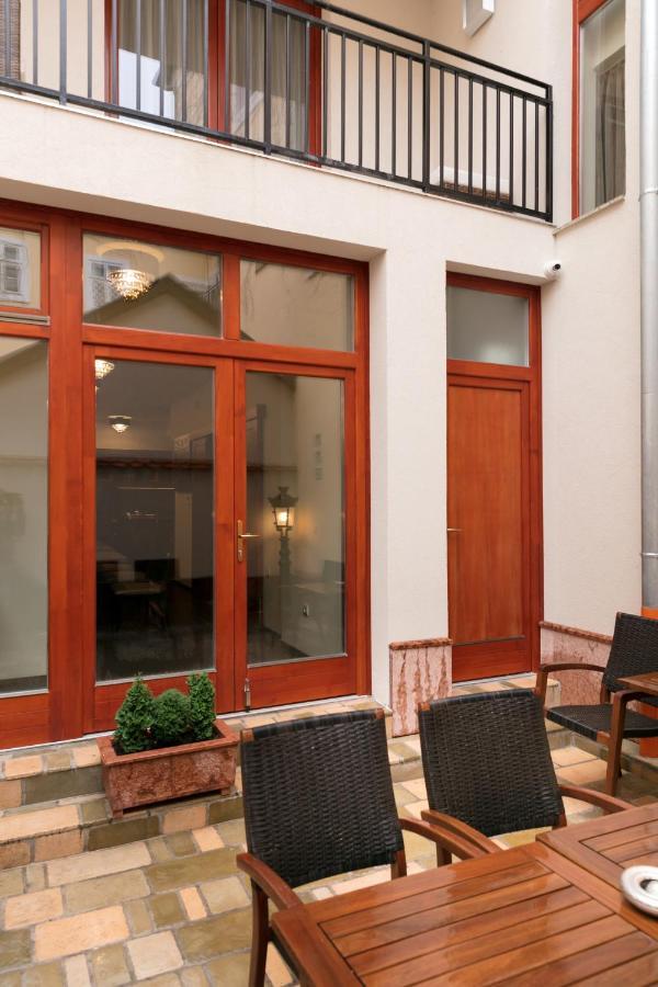 Foter Rezidencia 2 Aparthotel Дьор Екстериор снимка