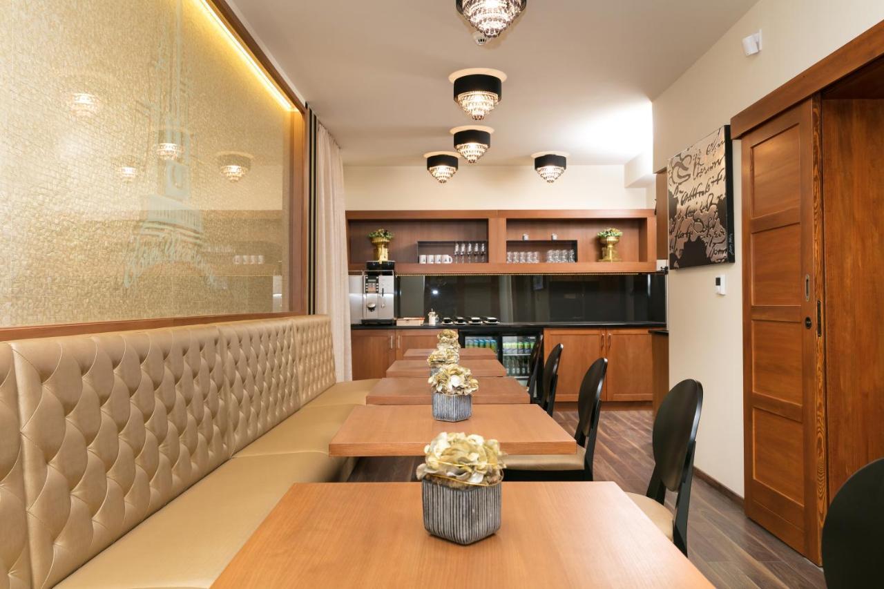 Foter Rezidencia 2 Aparthotel Дьор Екстериор снимка
